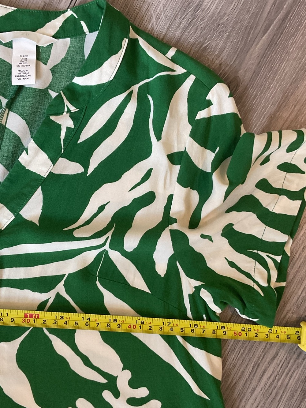 H&M Green and Cream Tropical Print Shift Dress - Picture 6 of 9